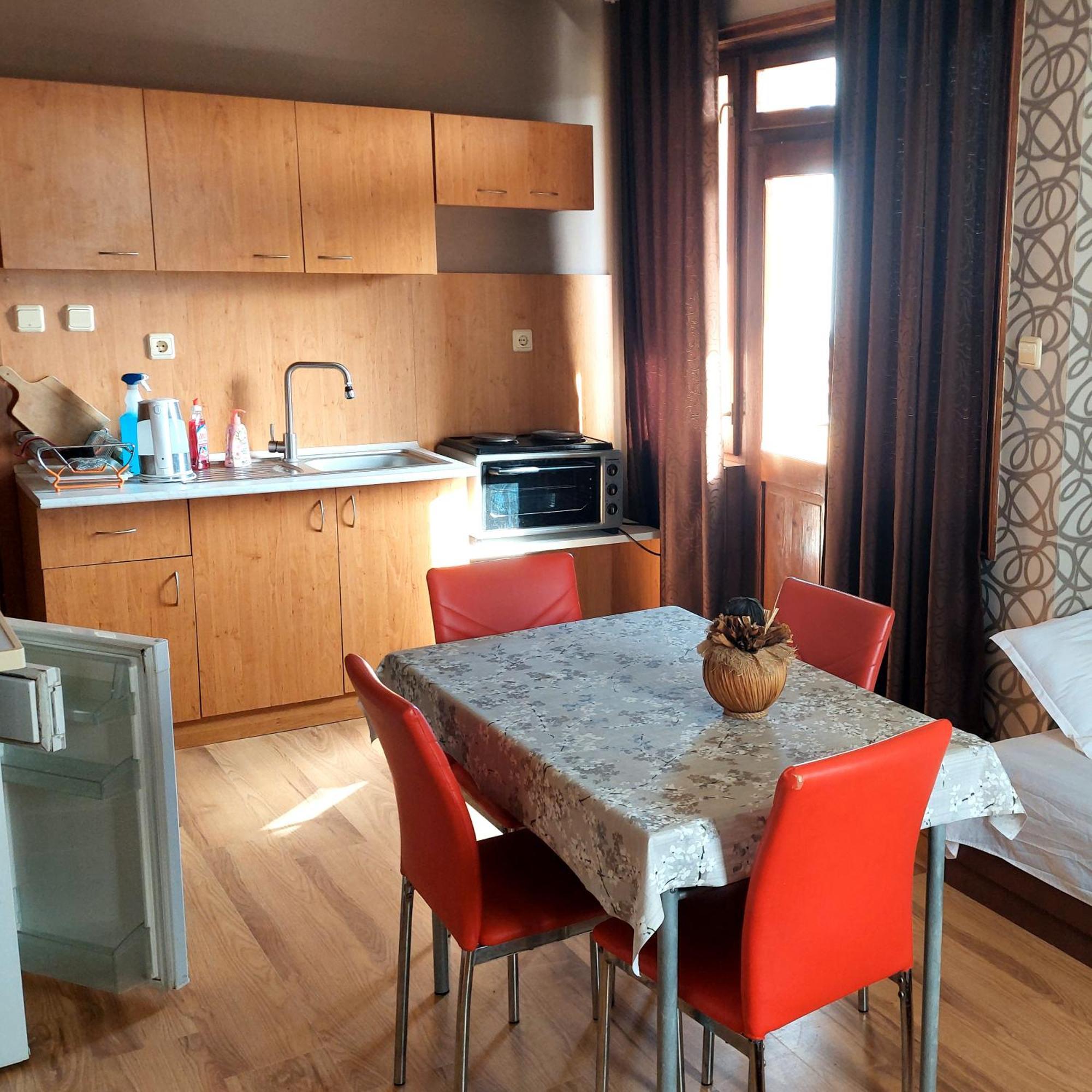 Hristovi Apartments & Studios Pomorie Bagian luar foto