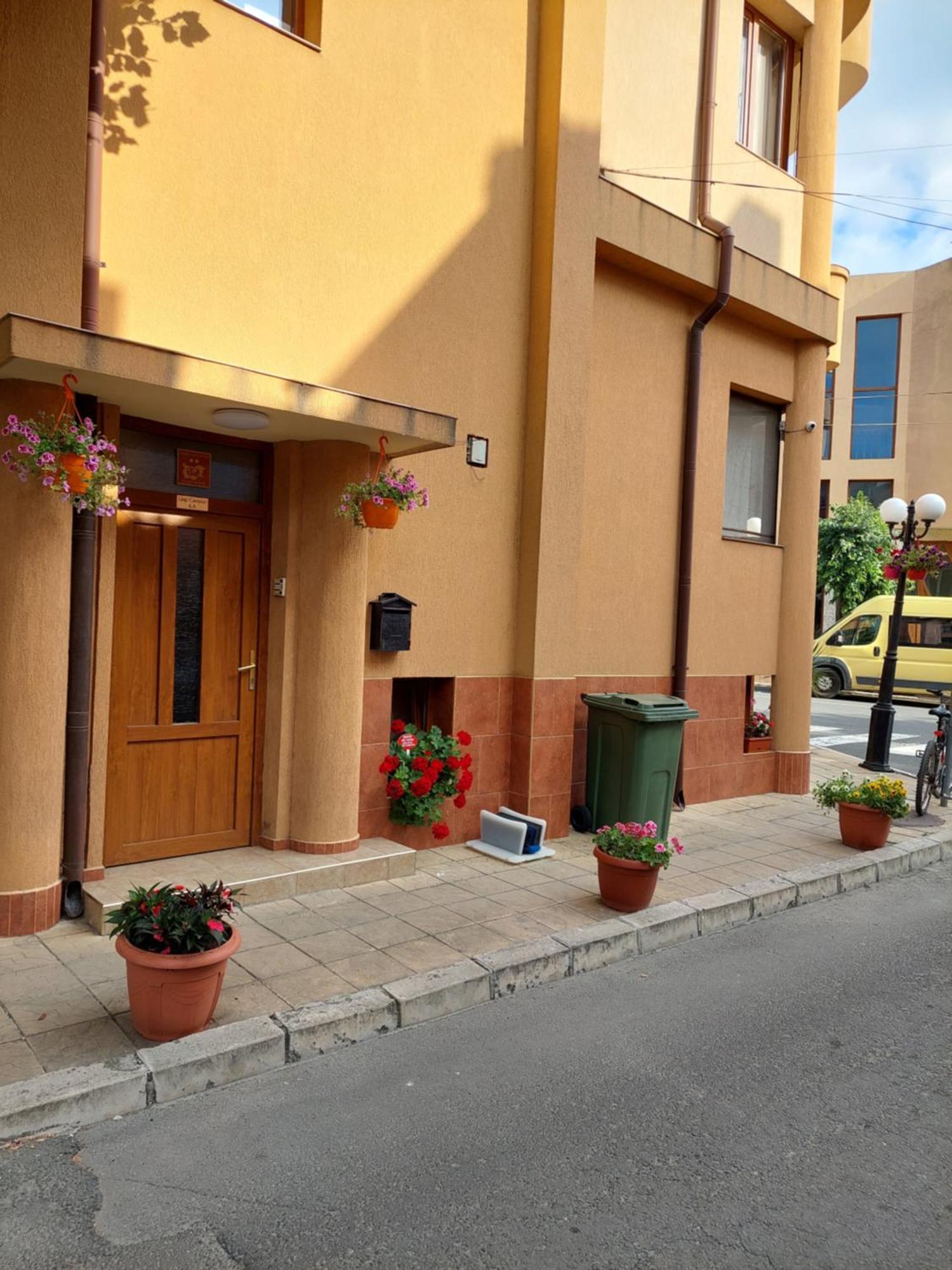 Hristovi Apartments & Studios Pomorie Bagian luar foto